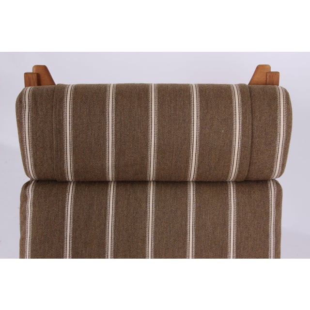 Model GE375 Lounge Chair in Oak with Fabric Cushions by Hans J. Wegner for Getama, 1970s For Sale - Image 5 of 6