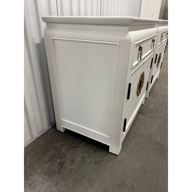 1980s Vintage Chin Hua Nightstands by Century Furniture- A Pair For Sale - Image 10 of 12