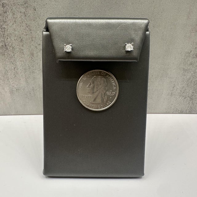 Natural Diamond Stud Earrings in 10kt White Gold – 0.20ctw, New, A Pair For Sale - Image 4 of 5