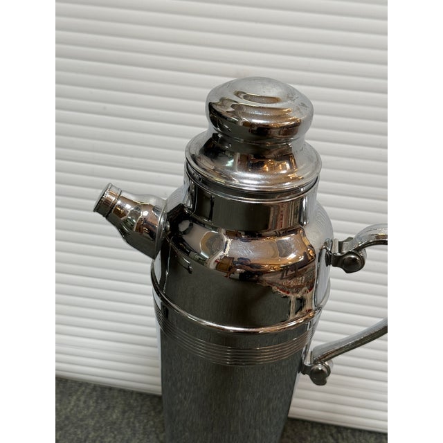 Vintage Art Déco Style Silver-Toned Cocktail Shaker For Sale - Image 9 of 12
