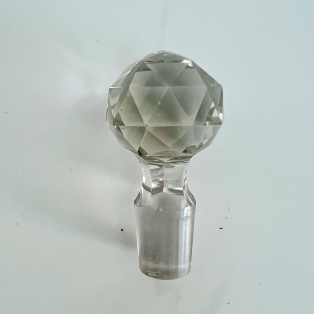 Hollywood Regency Antique Perfume Glass Bottle With Stopper Green Gold Ombre Vintage Cut Polished For Sale - Image 3 of 6