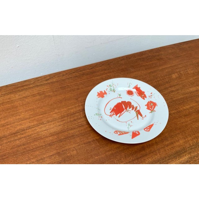 Red Vintage Postmodern Porcelain Plate with Subvention Decor by René Fehr for Lengsfeld Porzellan, 1990s For Sale - Image 8 of 14