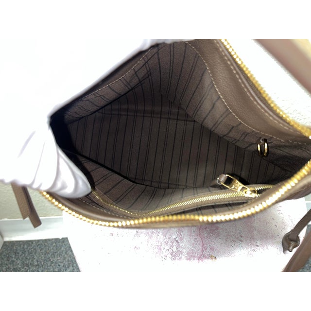 Brown Louis Vuitton Leather & Suede Shoulder Bag For Sale - Image 8 of 10