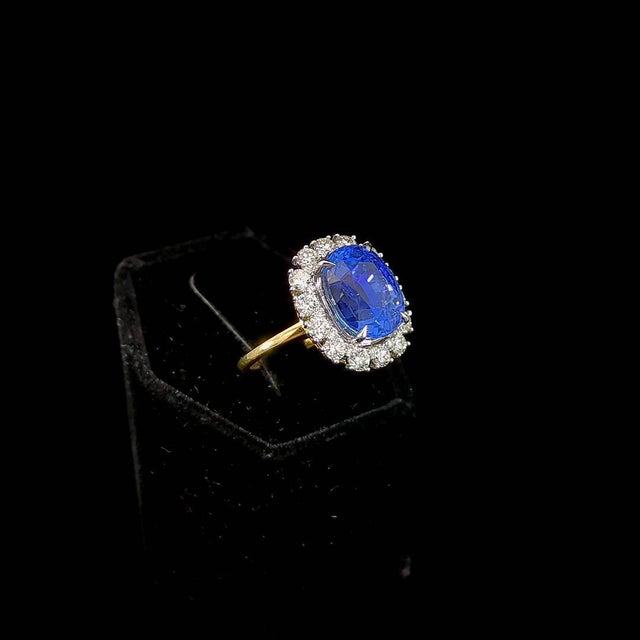 10.21 Carat Natural Blue Ceylon Sapphire Ring and Diamond Ring, Size 6 For Sale - Image 9 of 12