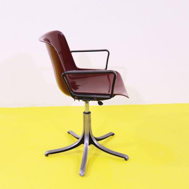 2000 - 2009 Tecno Modus Swivel Chair in Bordeaux Plastic with Black Armrests For Sale - Image 5 of 13