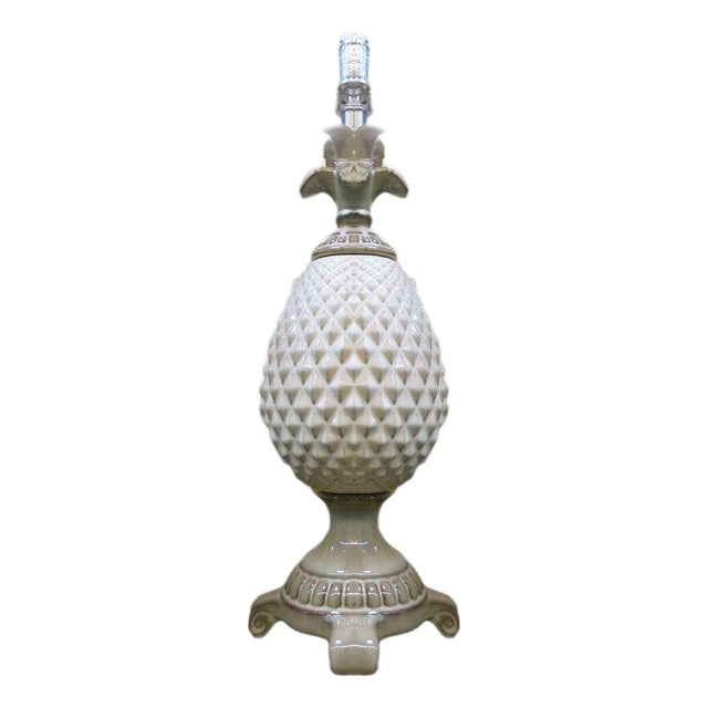 Mid 20th Century Mid-Century Modern White Ceramic Pineapple Pedestal Lamp - Single For Sale