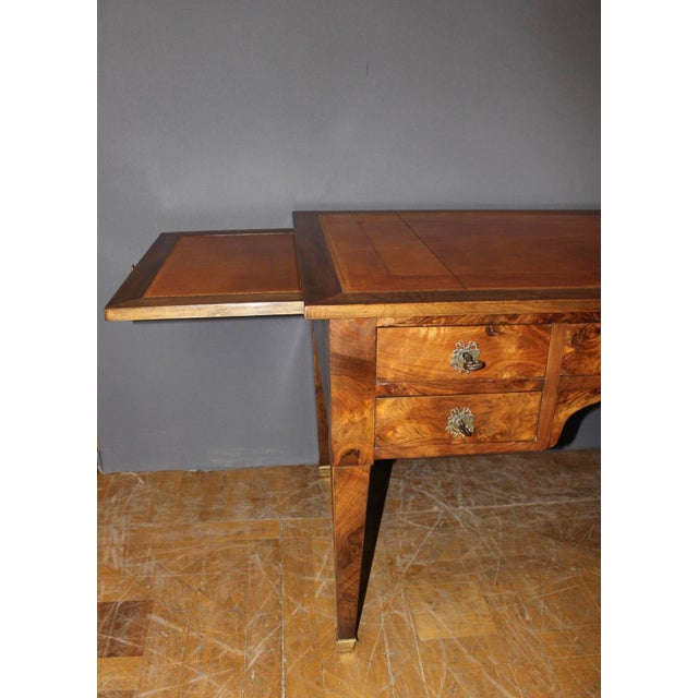 Restoration period walnut desk, opening with four drawers including one double drawer, center desk, two pull-out slides...