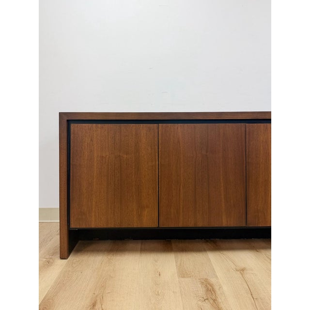Mid 20th Century Dillingham MCM Credenza Vintage Long Sideboard Buffet Tv Stand Media Console For Sale - Image 5 of 15