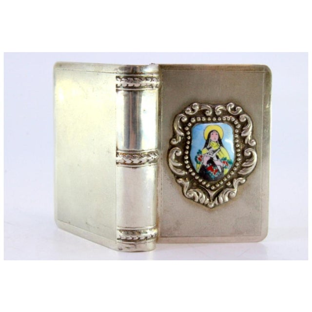 Silver Book Pill Box with Enamel Figure of Santa, in Good conditions. Designed 1920 to 1949