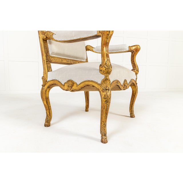 Set of French Régence Giltwood Armchairs, 1900s For Sale - Image 11 of 14