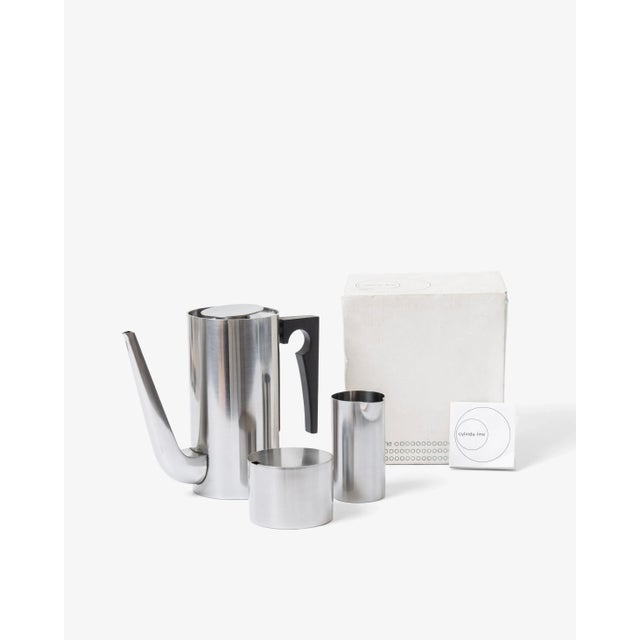 Designed by Danish architect Arne Jacobsen in 1967, the Cylinda-Line represents one of the most iconic achievements of...