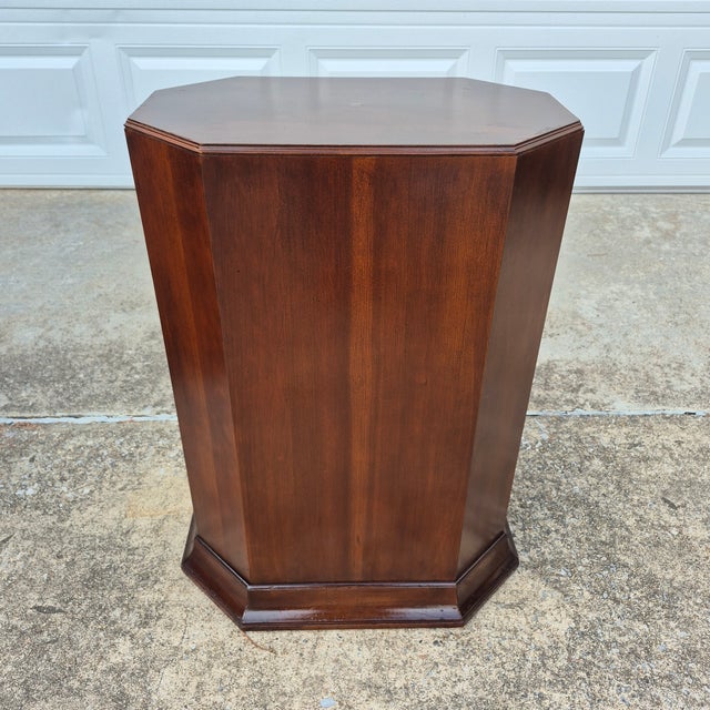 Art Deco Late 20th Century Ethan Allen Art Deco Regency Mahogany Pedestals Side Tables Plant Stands, a Pair For Sale - Image 3 of 12