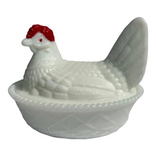1950's Westmoreland Milk Glass Nesting Hen Covered Dish For Sale