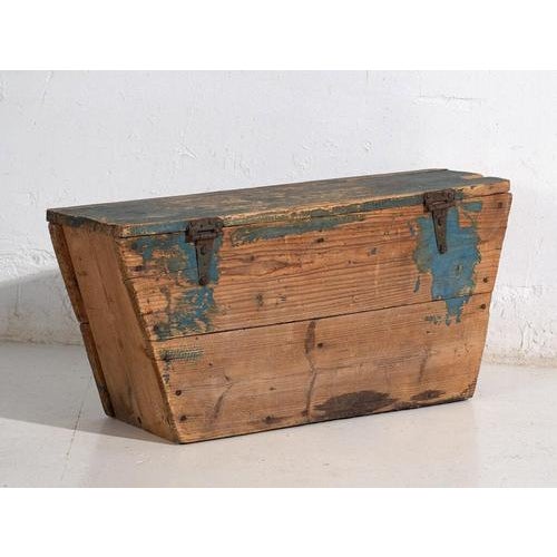 Brown Vintage Storage Trunk, 1920 For Sale - Image 8 of 9