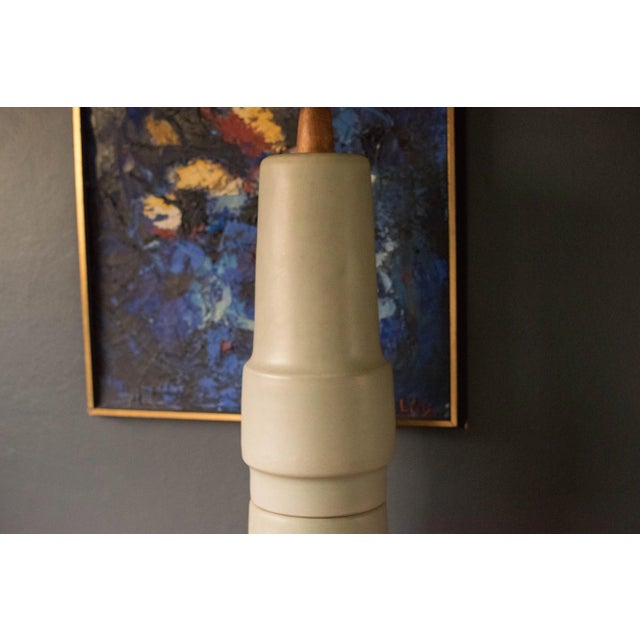 Gordon & Jane Martz Mid Century Stacked Ceramic Pottery Table Lamp by Martz For Sale - Image 4 of 13