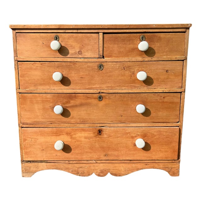 American Primitive Pine Chest of Drawers With Porcelain Knobs, 19th Century For Sale