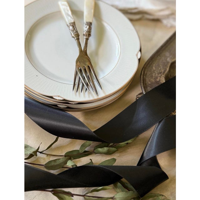 Oscar de la Renta 1960s Set Up of Four (4) Vintage Designer Oscar De La Renta 8.5” Bowls in Aegean Pattern | Black and Gold | Beachy | Seashell For Sale - Image 4 of 10