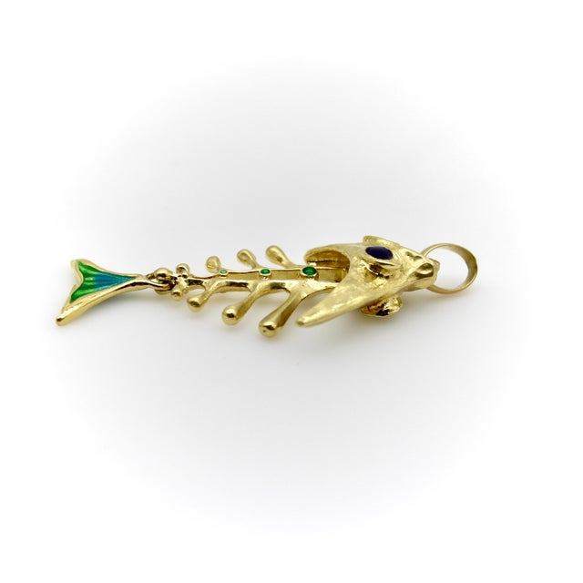 1960s 18k Gold Articulated Fishbone Skeleton Pendant With Enamel by UnoAErre For Sale - Image 11 of 11