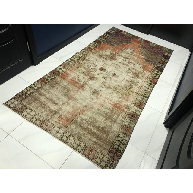 Tribal 1960s Faded Turkish Oushak Vintage Handmade Tribal Area Rug - 4′2″ × 8′3″ For Sale - Image 3 of 11