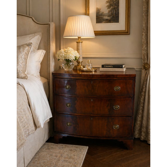 A very elegant bow front chest of drawers in beautifully figured mahogany, the serpentine front giving it a refined and...