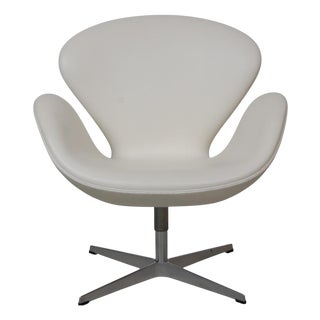 Swan Chair in White Aura Leather by Arne Jacobsen, 2011 For Sale