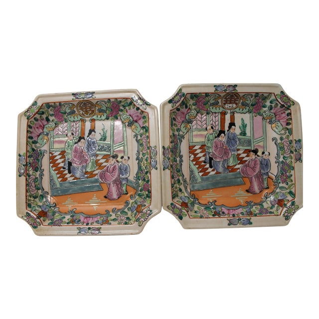 Pair of 19th Century Octagonal Trays or Shallow Bowls in the Famille Rose For Sale
