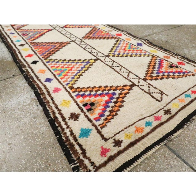 Ivory Galerie Shabab Collection Mid-20th Century Handmade Turkish Anatolian Runner For Sale - Image 8 of 10
