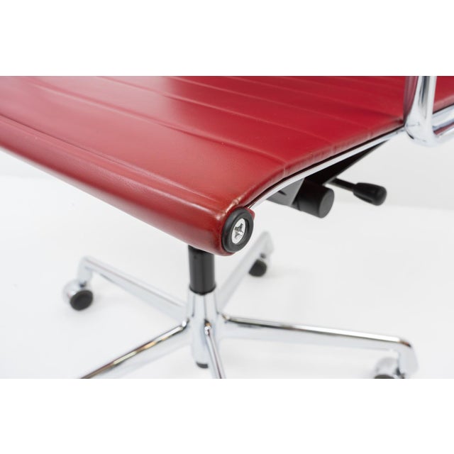 Eames Alu Group Office Chair EA119 by Vitra For Sale - Image 10 of 14