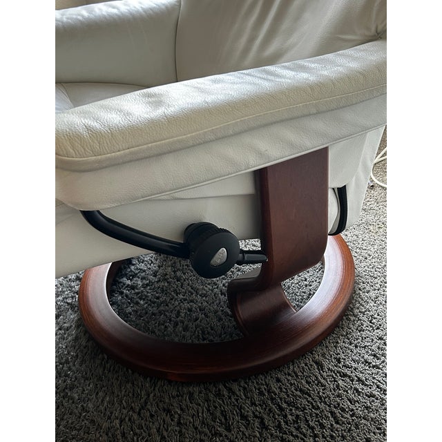 Mid 20th Century Mid 20th Century Scandinavian Ekornes Stressless Lounge Chair and Ottoman in White Leather & Rosewood For Sale - Image 5 of 18