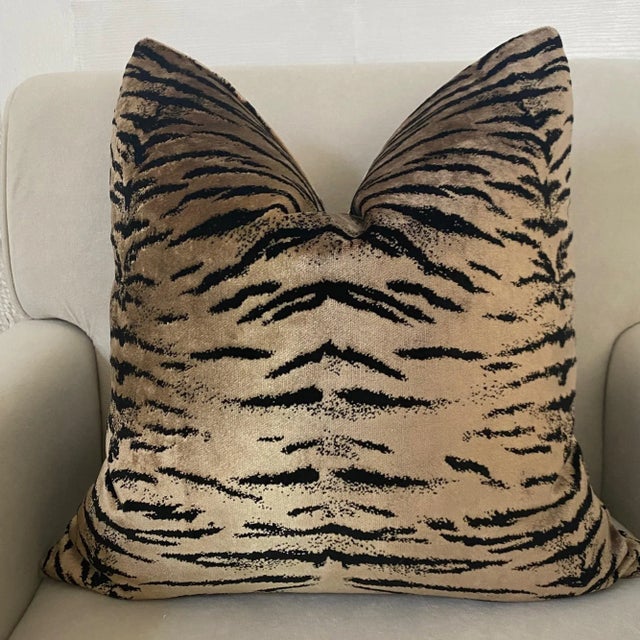 Classic tiger pillow made from luxe Italian Velour Velvet. With a silky, super soft feel, this fabric is divine! Elegant...