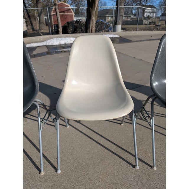1960s Set of Eames for Herman Miller Fiberglass Shell DSS Chairs For Sale - Image 11 of 18