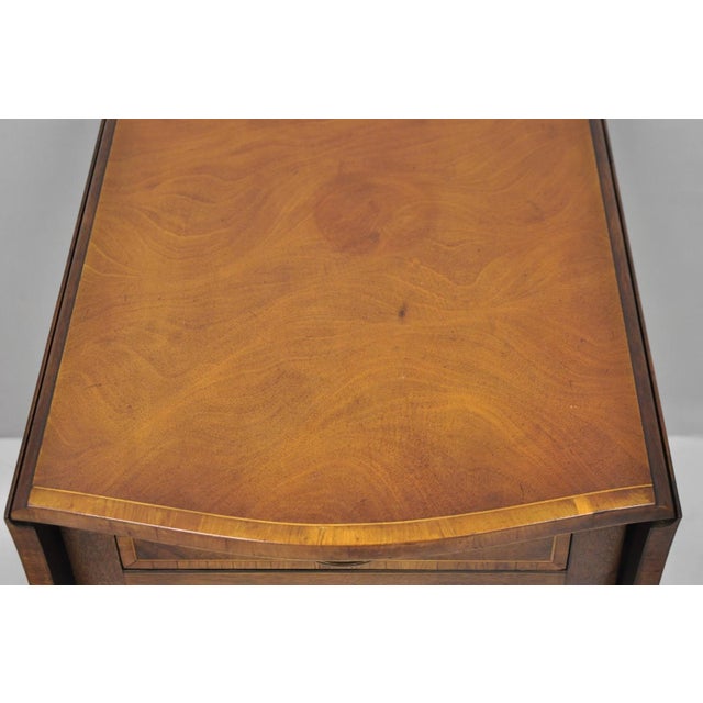 Mid 20th Century Vintage Baker Hepplewhite Style Mahogany Pembroke Dropleaf Lamp Side Table For Sale - Image 5 of 17