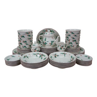 Mid 20th Century Villeroy & Boch Holly & Berry Christmas Pattern Dinner Service Set for 12 - 74pc For Sale