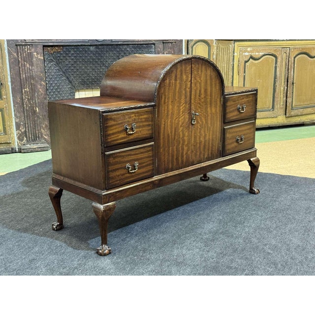 English Buffet Bar in Walnut and Mahogany, 1930s, in Good conditions. Designed 1920 to 1949