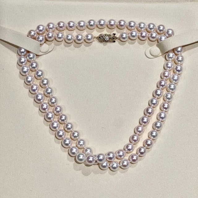 White 1990s Mikimoto Estate Akoya Pearl Necklace 18k Gold Certified For Sale - Image 8 of 12