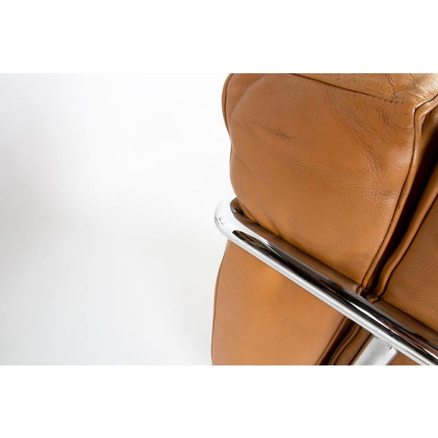 Metal LC2 Lounge Chair in Brown Leather by Le Corbusier, Pierre Jeanneret and Charlotte Perriand for Cassina, 1995 For Sale - Image 7 of 11