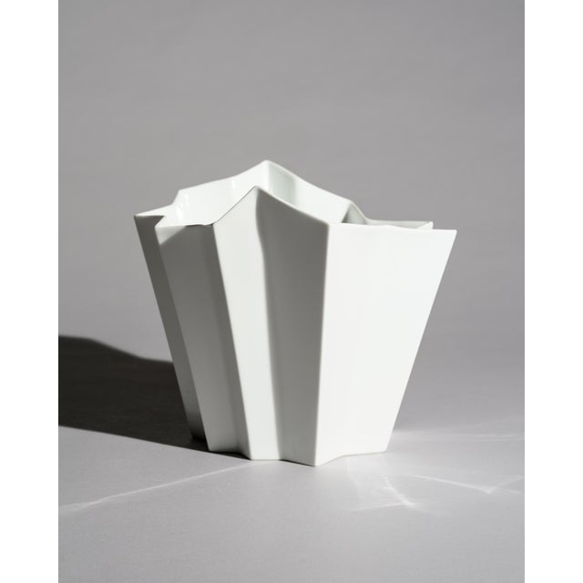 Vintage Sculptural Glossy Porcelain Vase by Heinrich Fuchs, 1960s For Sale - Image 4 of 9