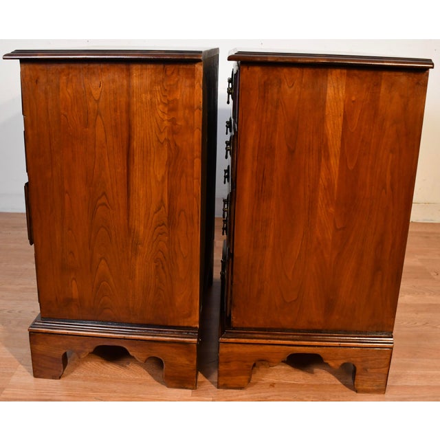 Brown 1960s Pair Harden English Traditional Cherry Wood Chest of Drawers / Commodes For Sale - Image 8 of 16