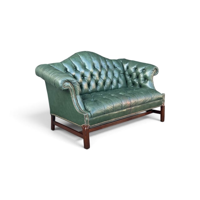 English Vintage English Chippendale-Style Forest Green Tufted Leather Camelback Settee For Sale - Image 3 of 15