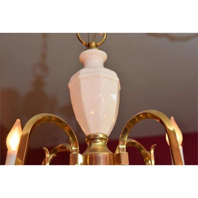 1970s Georgian Candle-Style 2-Tier Polished Brass White Porcelain Chandelier For Sale - Image 9 of 10