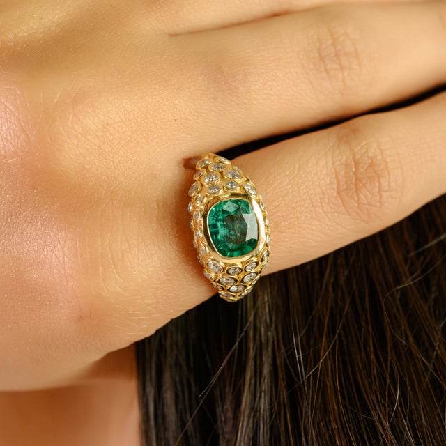 VRJewels 1930s Vintage Inspired 18k Gold Emerald Diamond Bombe Ring Size 6 For Sale In New York - Image 6 of 11