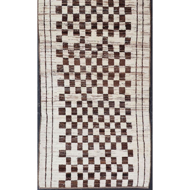 Runner with Casual Modern design, rug AFG-30022, country of origin / type: Afghanistan / Moroccan tribal, modern casual...