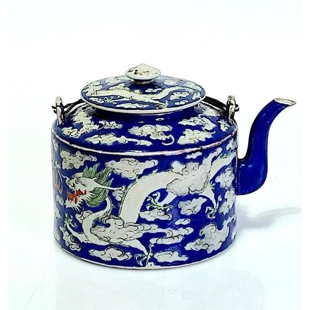 Antique Chinese Qing Blue and White Porcelain Teapot With Imperial Dragon & Could Design, 19th Century For Sale In Tampa - Image 6 of 11