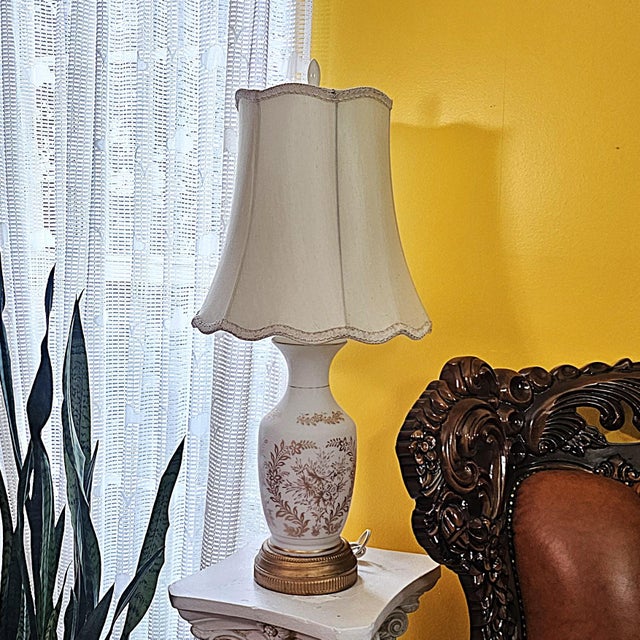 White 1960s French Hollywood Regency Satin Milk Glass Nightlight Table Lamp With Floral Design For Sale - Image 8 of 18