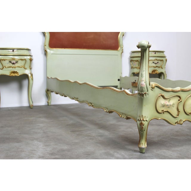 Venetian Baroque Green Lacquered Hand-Painted Floral Single Bed Set with Two Nightstands, 1950s, Set of 3 For Sale - Image 10 of 12