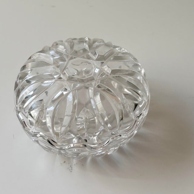 Vintage RCR Royal Crystal Rock covered trinket box made in Italy from 24% lead crystal. Features a beautifully cut leaf...