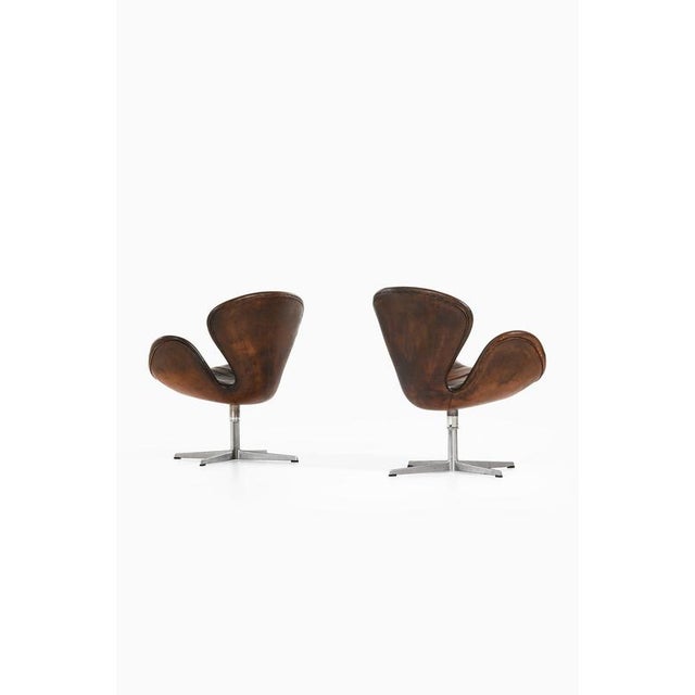 Easy Chairs in Aluminium and Leather by Arne Jacobsen, 1970s, Set of 2 For Sale - Image 3 of 13