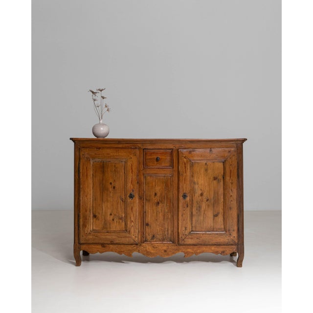 1850s French Provincial Pine Buffet In Original Patina For Sale - Image 4 of 18