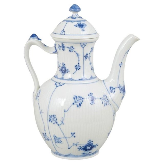 1950s Vintage Blue Fluted Plain Porcelain Coffee Pot from Royal Copenhagen, 1958 For Sale - Image 5 of 5