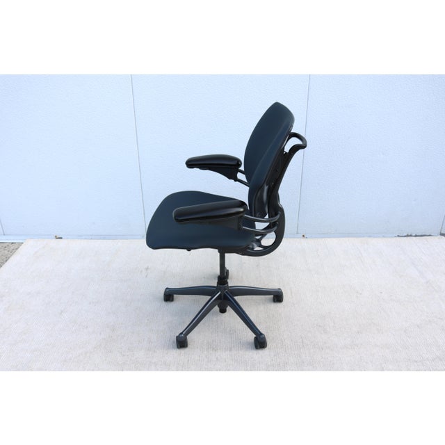 Metal Humanscale Freedom Ergonomic Task Desk Chair in Graphite Leather, Slightly Used For Sale - Image 7 of 18